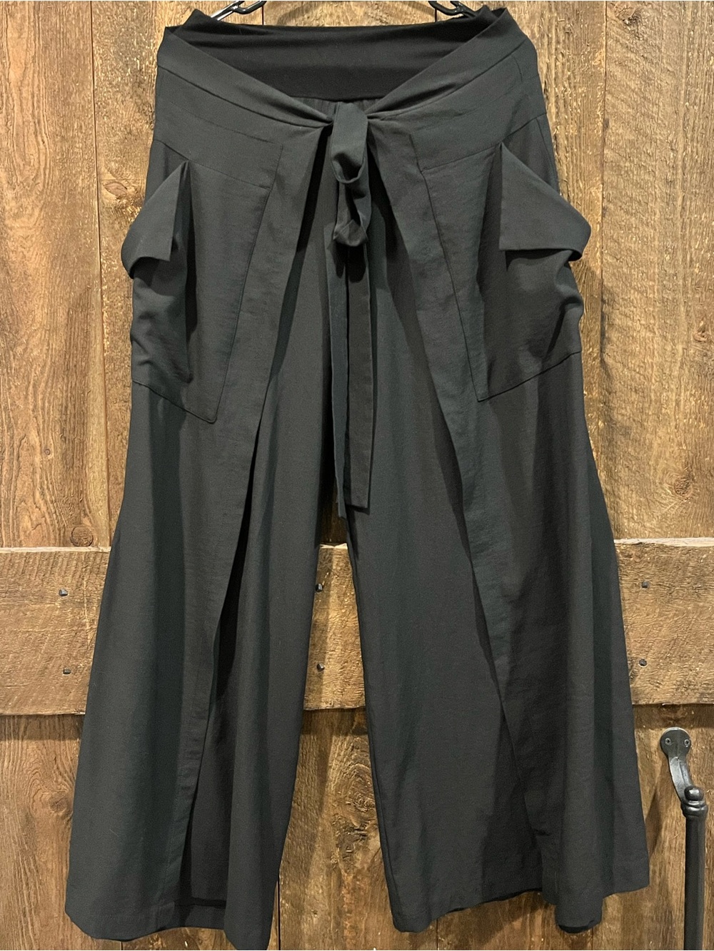 Black Wide-Leg Tie-Waist Pants with Side Pockets